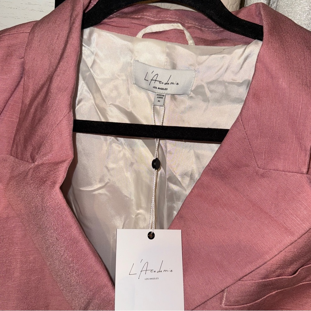 L'Academie Revolve Lightweight Blazer
Jacket Padded Shoulders Dusty Rose NEW - Picture 6 of 8
